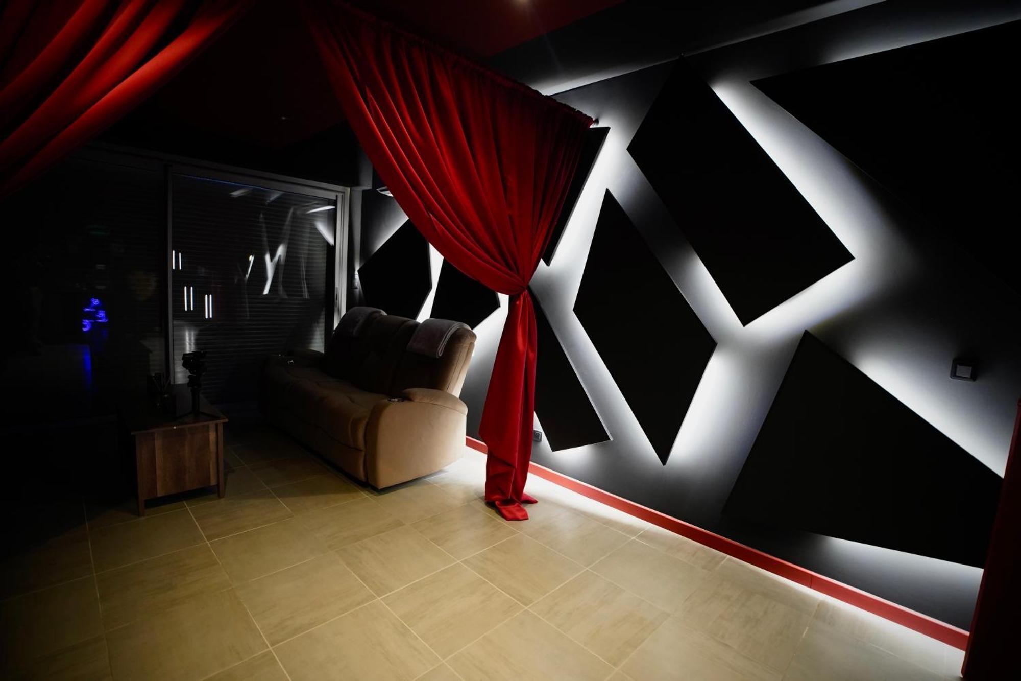 Apartment L Unique Cinema