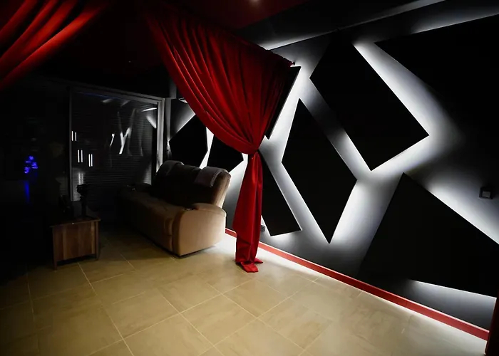 L Unique Cinema Room