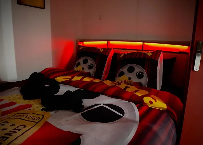 L Unique Cinema Room