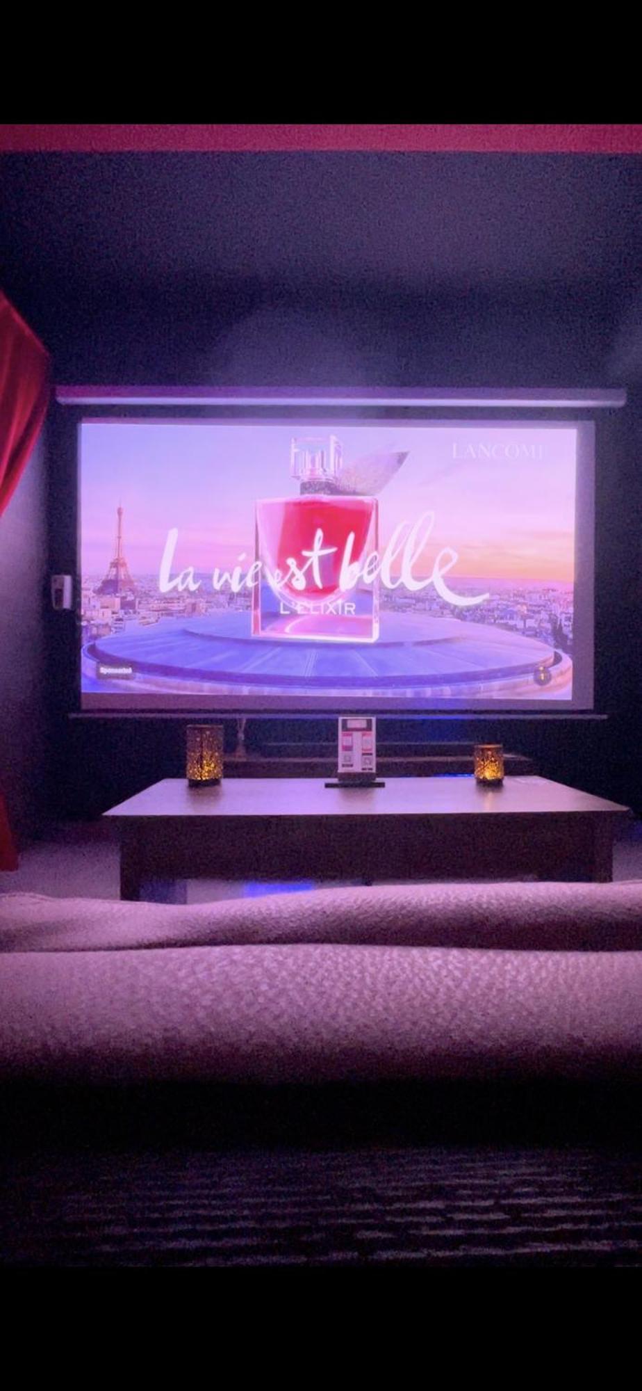 L Unique Cinema *